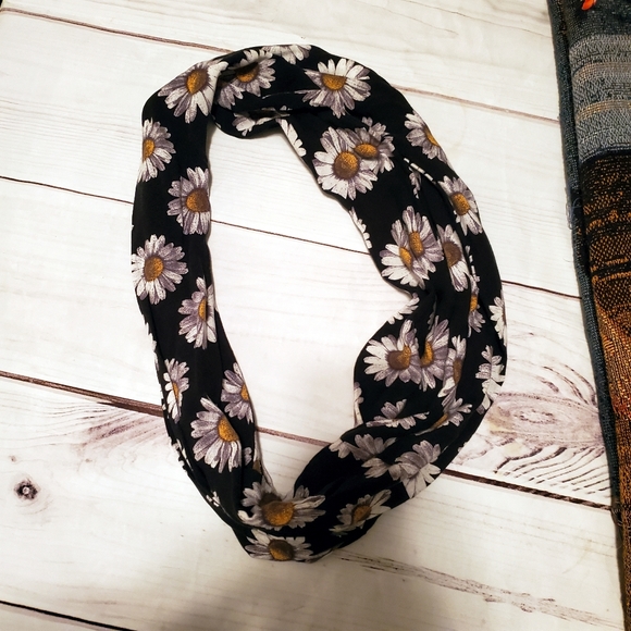Accessories - 5/25 DAISY Scarf 100% Rayon